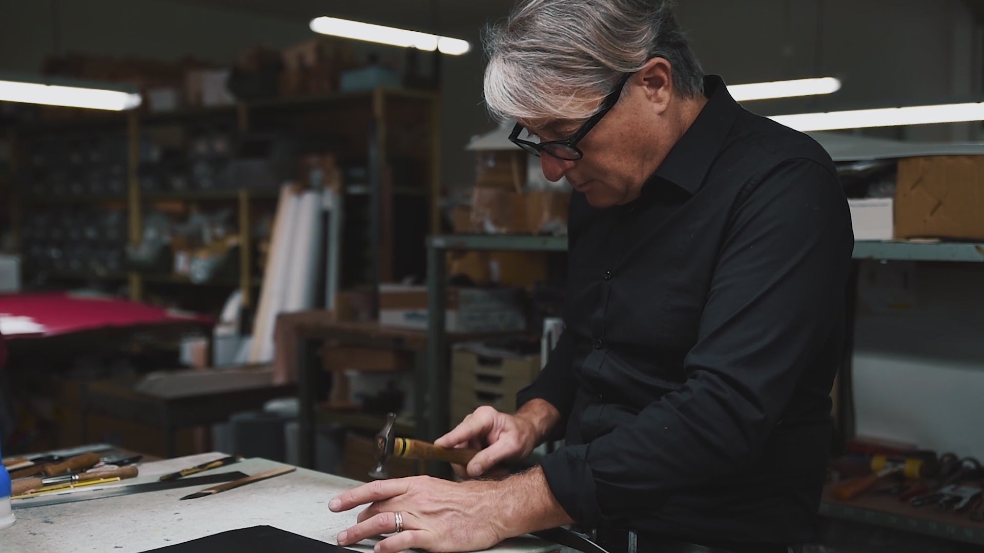 Load video: Chandra Keyser. How Bags are Made in Italy. Minimalist Style Bags. Sustainable Luxury Handcrafed by Master Italian craftsmen and craftswomen. 
