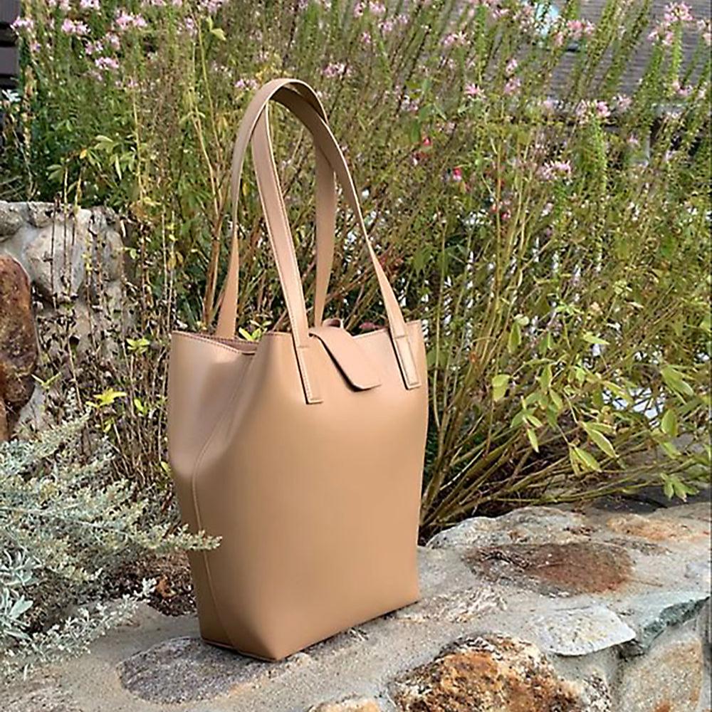 Light leather store tote bag