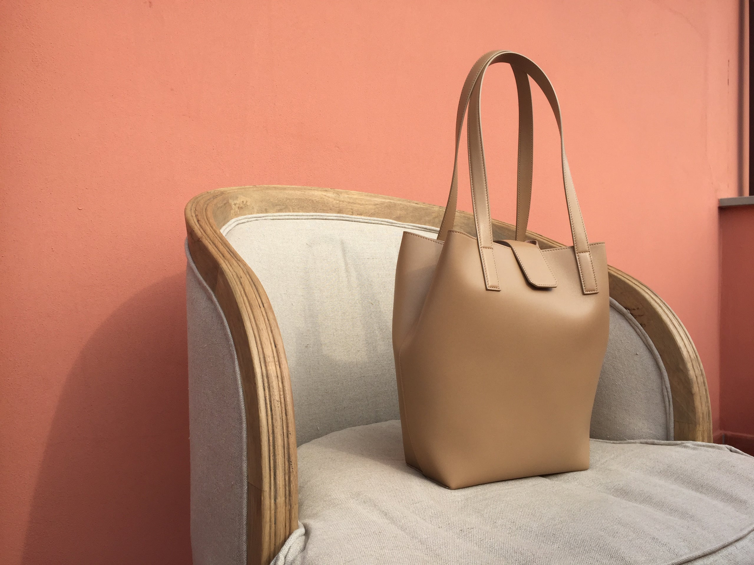 Chandra Keyser La Borsa Bag, Tan Bucket Leather Tote Bag.  Made in italy. Minimalist Style Bag. Sustainable Luxury 