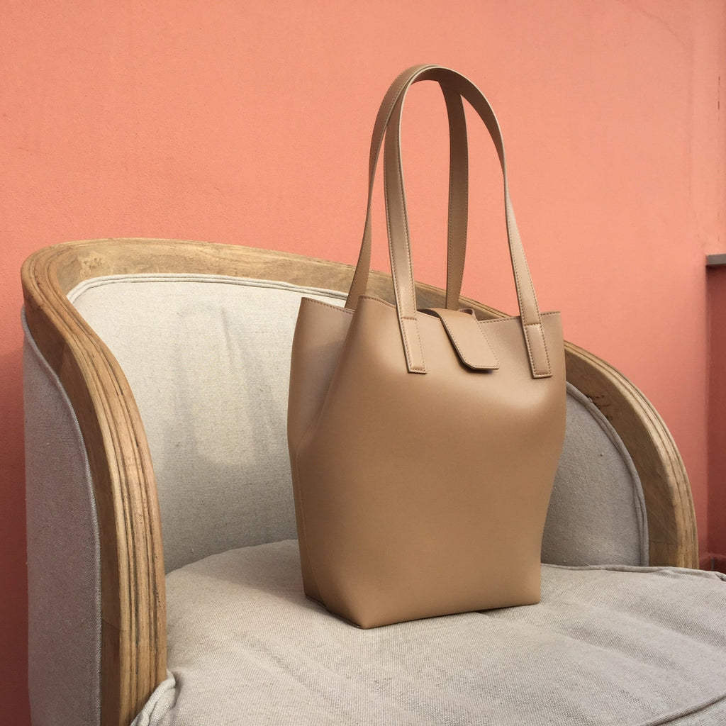 Chandra Keyser La Borsa Bag, Tan Bucket Leather Tote Bag.  Made in italy. Minimalist Style Bag. Sustainable Luxury 